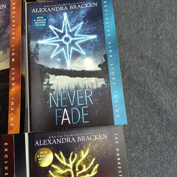 Alexandra Bracken The Darkest Minds Series 4 Book Paperback Boxed Set - Picture 8 of 9
